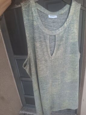 DKNYC Metallic Shimmer Sleeveless Top Keyhole Neck Champagne Silver/gold Large